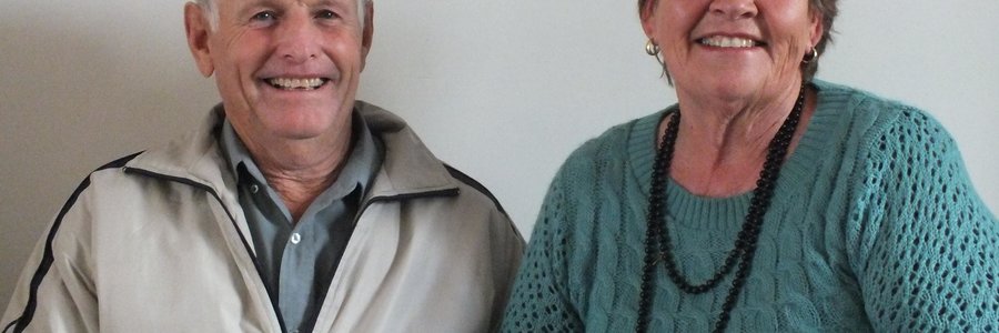 Hennie en Aletta Lochner in hul huis te De Kelders